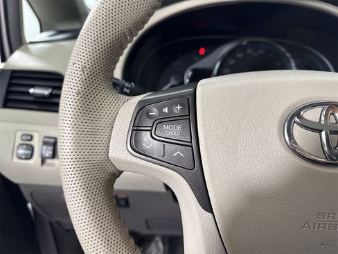 Used 2014 Toyota Sienna XLE image 37