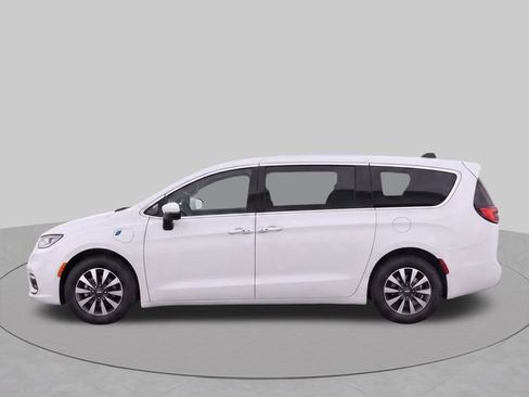 Used 2023 Chrysler Pacifica Touring-L FWD image 7