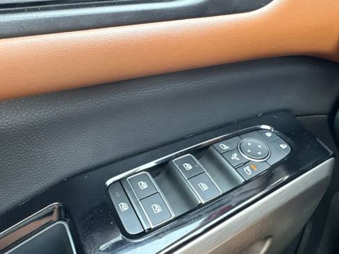 Used 2024 Nissan Pathfinder Platinum FWD image 17
