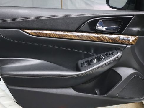 Used 2016 Nissan Maxima Platinum image 16