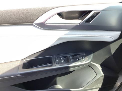 New 2025 Volkswagen Taos SE image 28