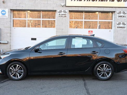 Used 2023 Kia Forte LXS image 4