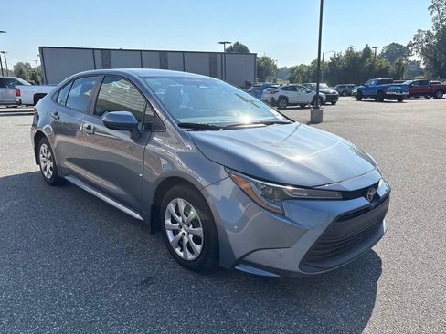 Used 2025 Toyota Corolla LE FWD image 11