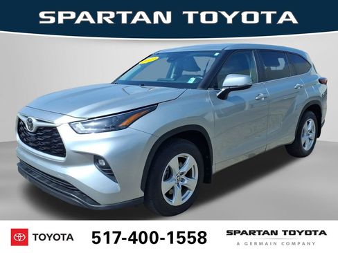 Used 2023 Toyota Highlander LE AWD/4WD image 1