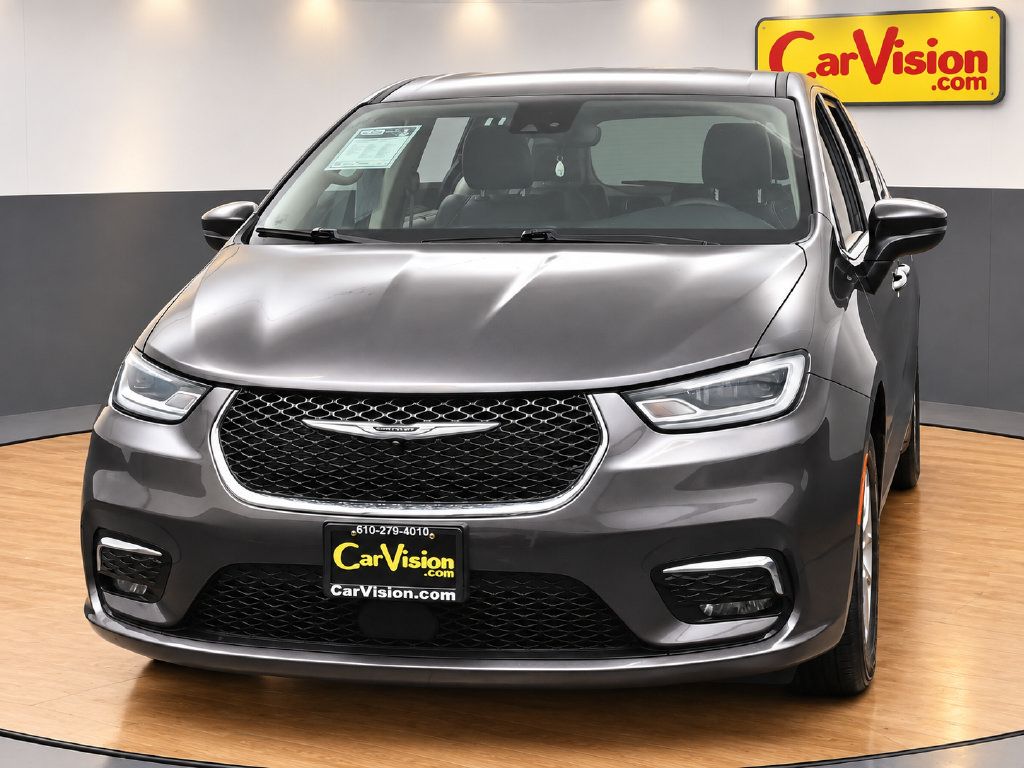Used 2023 Chrysler Pacifica Touring-L FWD image 5