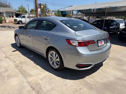 Used 2017 Acura ILX FWD image 3