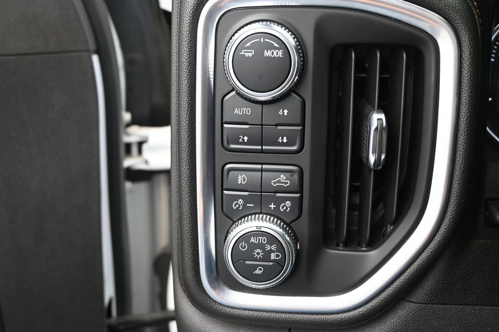 Used 2021 GMC Sierra 1500 AT4 w/ AT4 Value Package AWD/4WD image 13
