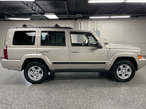 Used 2007 Jeep Commander Sport w/ Skid Plate Group AWD/4WD image 5