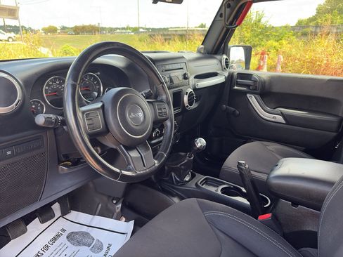 Used 2013 Jeep Wrangler Rubicon AWD/4WD image 11