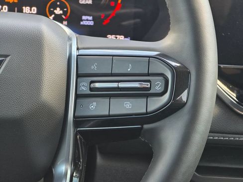 Used 2025 Chevrolet Colorado LT w/ LT Convenience Package AWD/4WD image 19