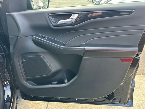 Used 2025 Ford Escape ST-Line image 16