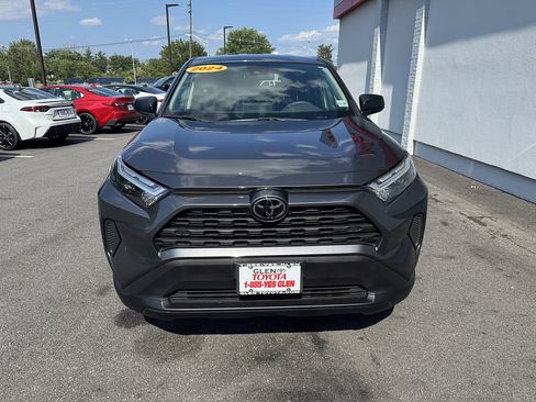 Used 2024 Toyota RAV4 LE AWD/4WD image 3