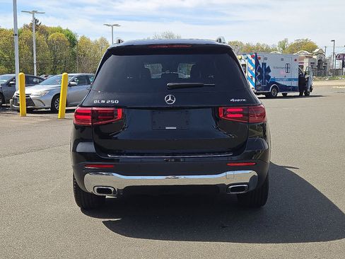 Used 2024 Mercedes-Benz GLB 250 4MATIC image 6