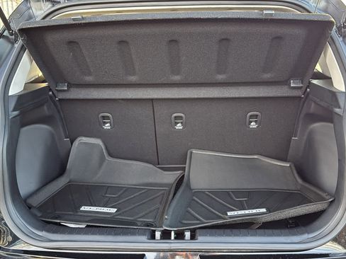 Used 2025 Hyundai Venue SEL image 28