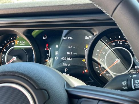 New 2025 Jeep Gladiator Rubicon w/ Convenience Group image 28