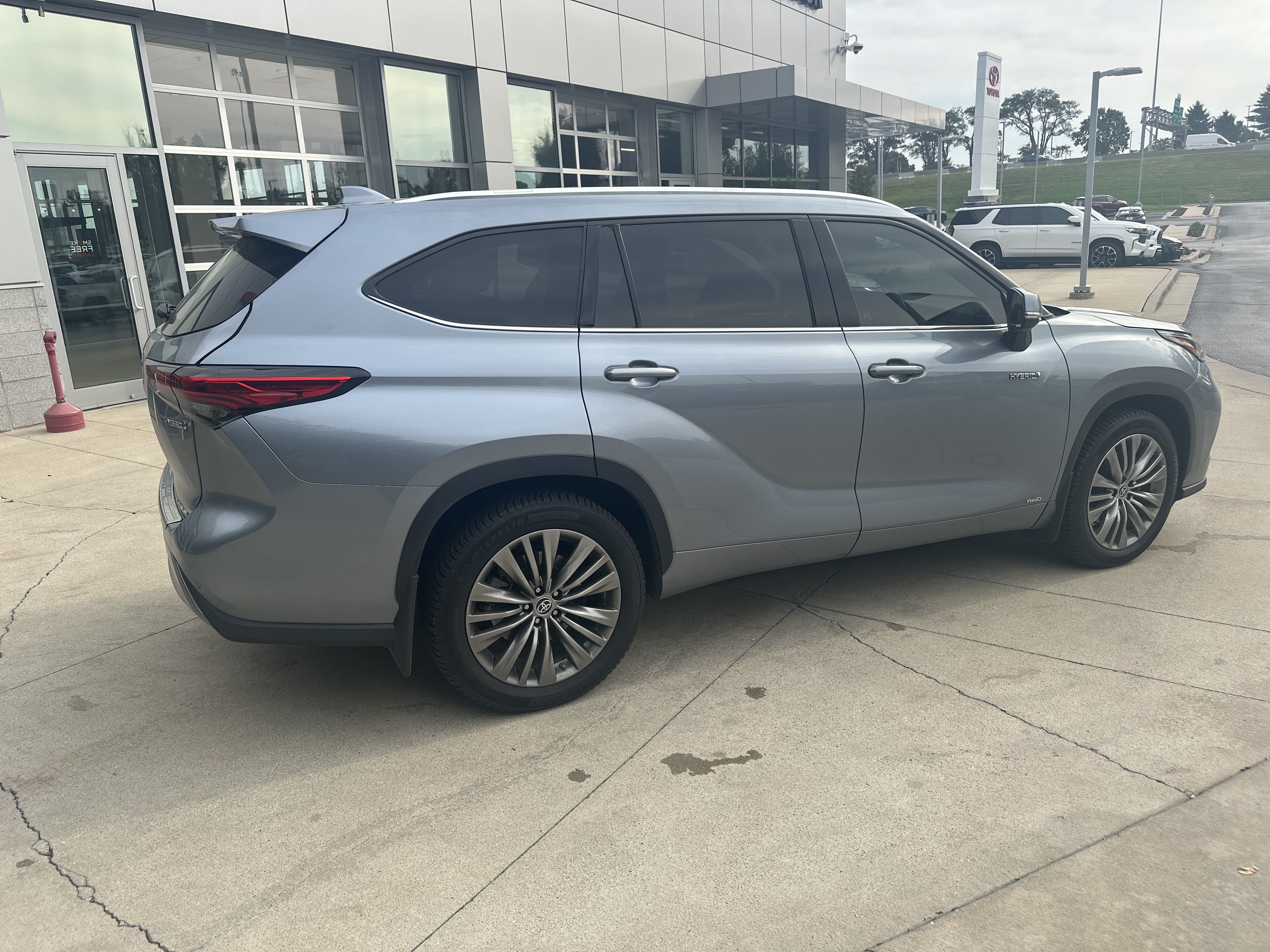 Used 2021 Toyota Highlander Platinum AWD/4WD image 6