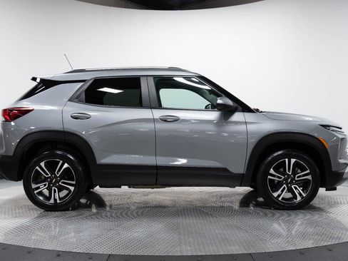 Used 2024 Chevrolet TrailBlazer LT w/ Driver Confidence Package image 9