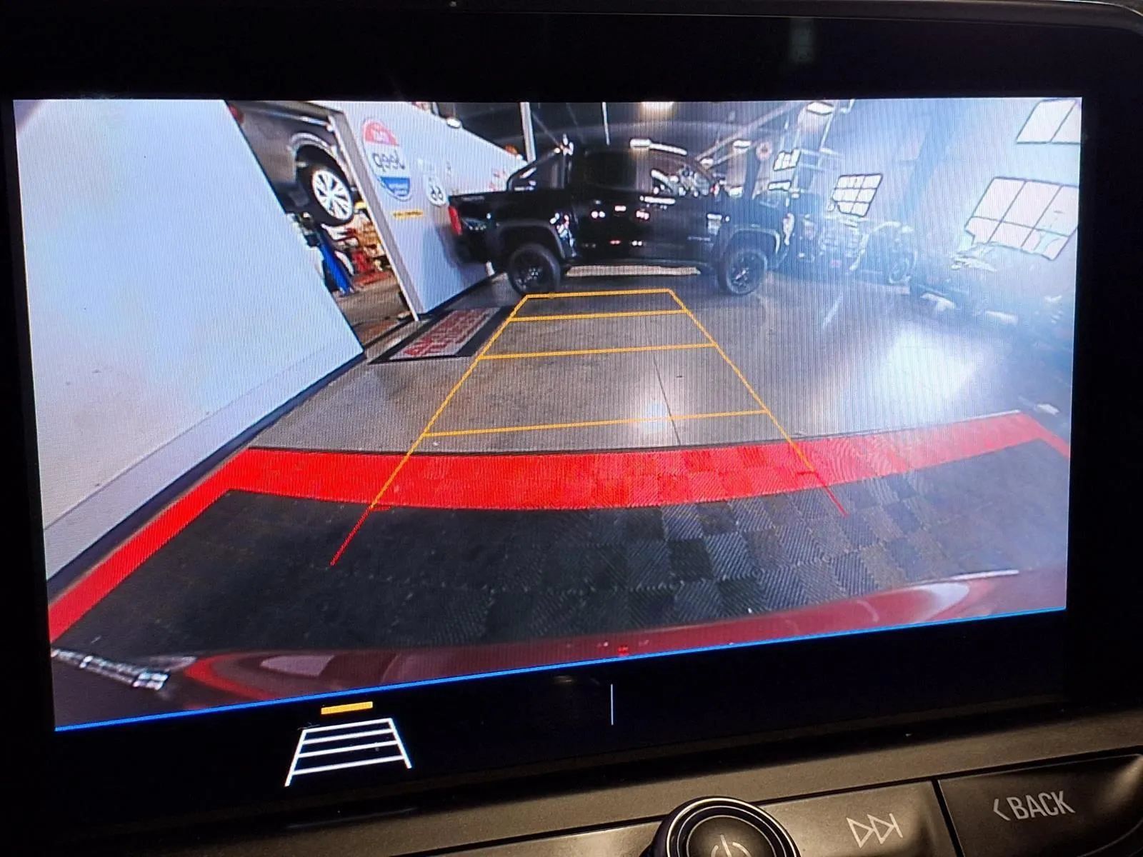 Used 2019 Chevrolet Blazer LT FWD image 19