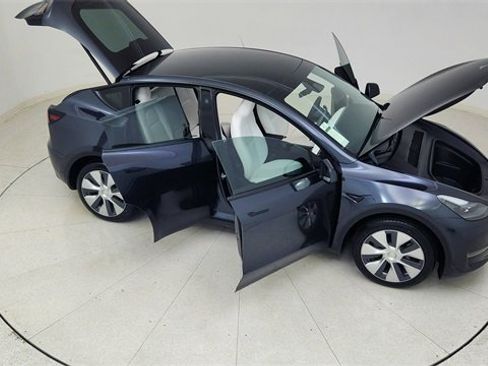 Used 2024 Tesla Model Y Long Range image 86