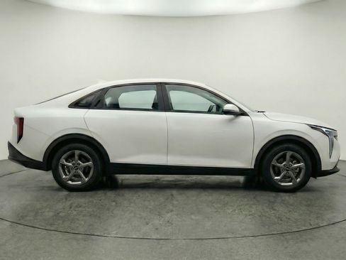 Used 2025 Kia K4 LXS image 11