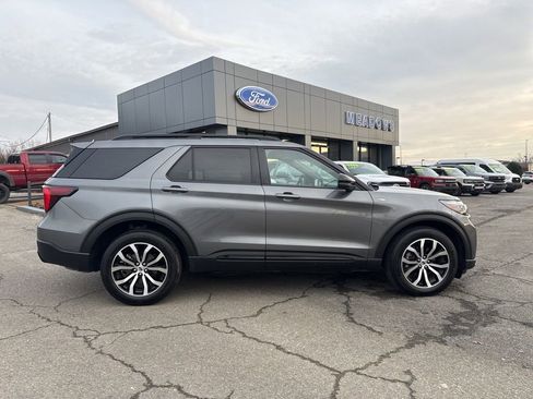Used 2025 Ford Explorer ST-Line image 28