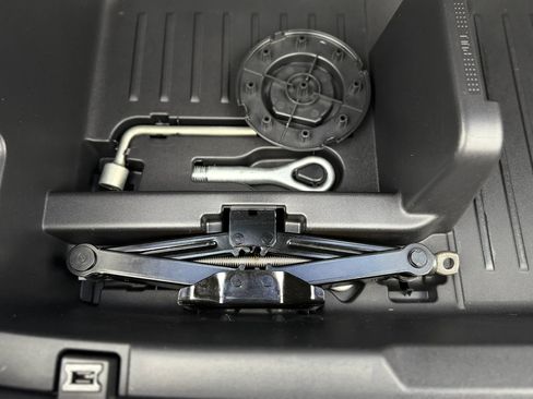 Used 2013 Nissan Juke S FWD image 8