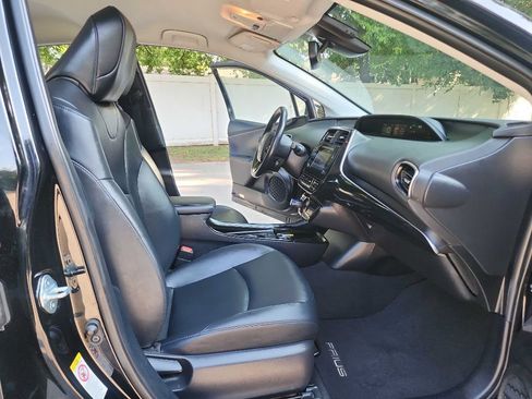 Used 2019 Toyota Prius XLE image 24