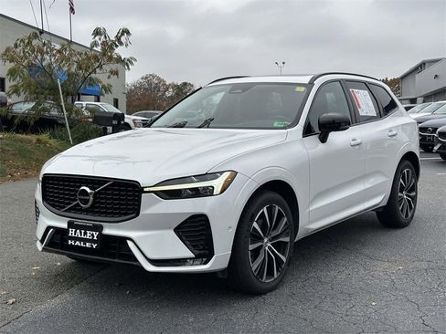 Used 2023 Volvo XC60 B5 Plus image 23