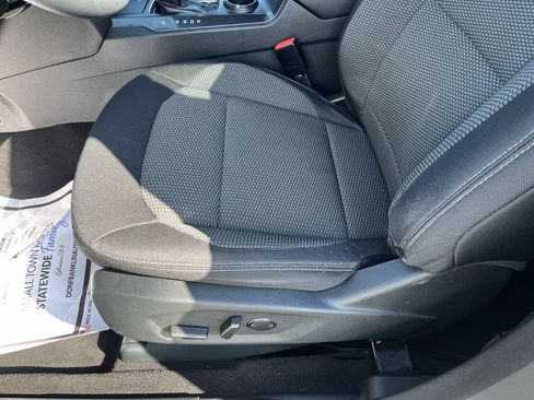 Used 2018 Ford Explorer XLT FWD image 12