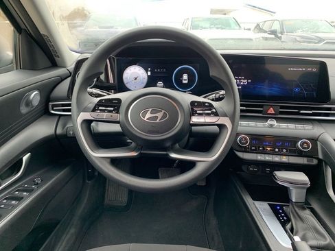 Used 2024 Hyundai Elantra SEL image 16