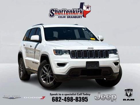 Used 2018 Jeep Grand Cherokee Laredo image 1