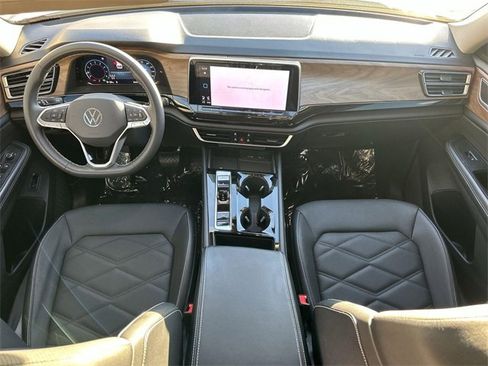 Used 2024 Volkswagen Atlas SE image 18