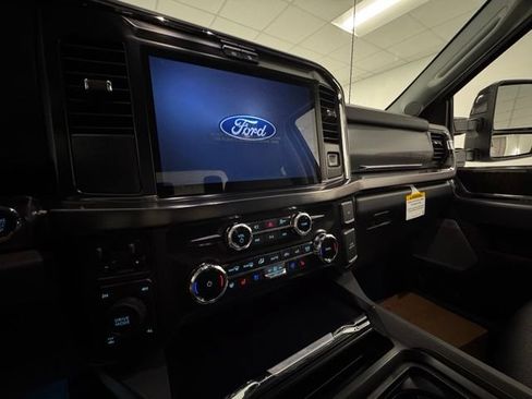 New 2026 Ford F250 Lariat w/ Black Appearance Package AWD/4WD image 16