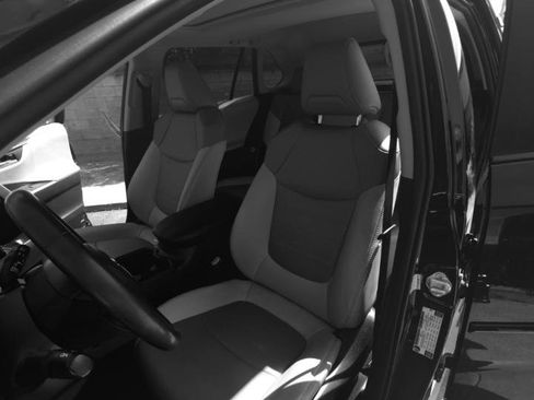 Used 2019 Toyota RAV4 Limited w/ Carpet Mat Package image 13