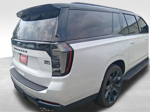 Used 2025 Chevrolet Suburban RST w/ RST Capability Package AWD/4WD image 4