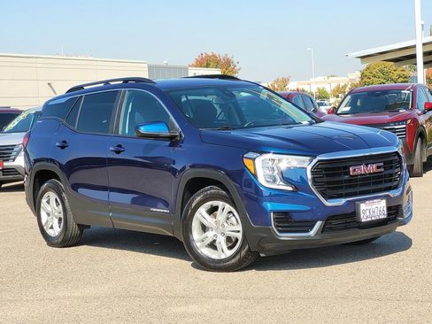 Used 2022 GMC Terrain SLE w/ Driver Convenience Package image 2