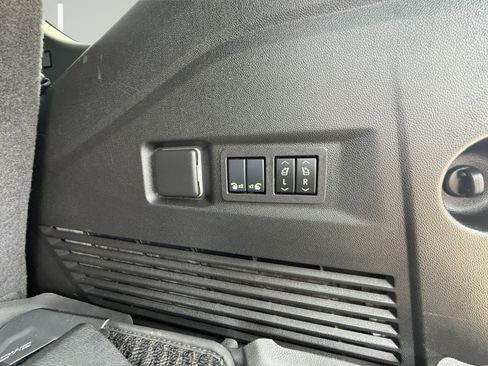 Certified 2024 GMC Yukon Denali Ultimate image 38