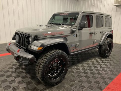 Used 2023 Jeep Wrangler Unlimited w/ Sun & Screen Package image 5