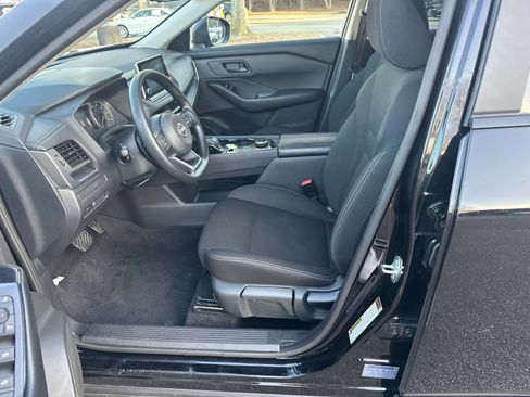 Used 2024 Nissan Rogue S image 9