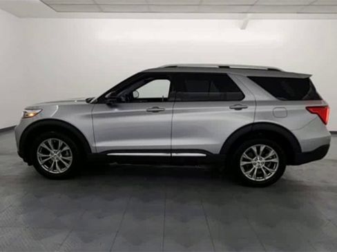 Used 2022 Ford Explorer Limited w/ Equipment Group 301A image 5