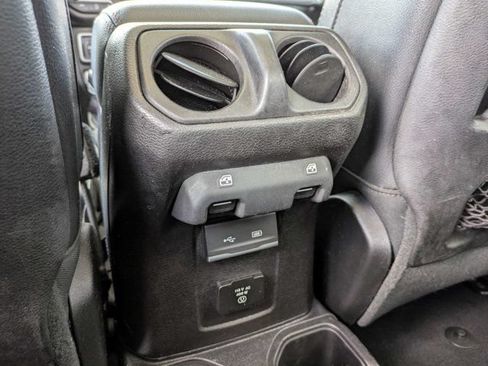 Used 2020 Jeep Gladiator Rubicon AWD/4WD image 18