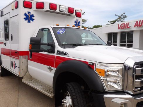 Used 2013 Ford F450 XLT w/ Ambulance Preparation Pkg image 1