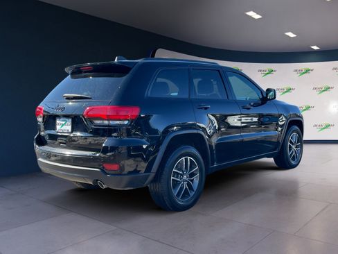 Used 2017 Jeep Grand Cherokee Limited image 3