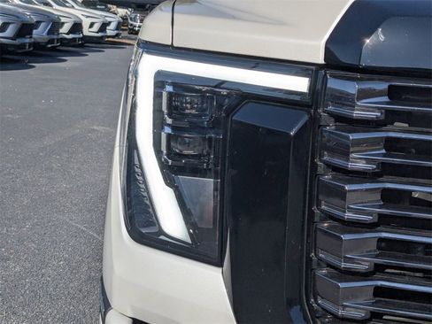 Used 2025 GMC Sierra 2500 Denali Ultimate w/ Max Trailering Package image 10