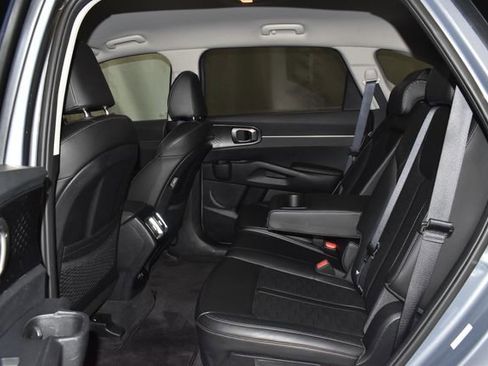 Used 2024 Kia Sorento S image 31