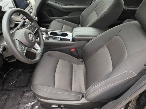 Used 2024 Nissan Altima 2.5 SV FWD image 15