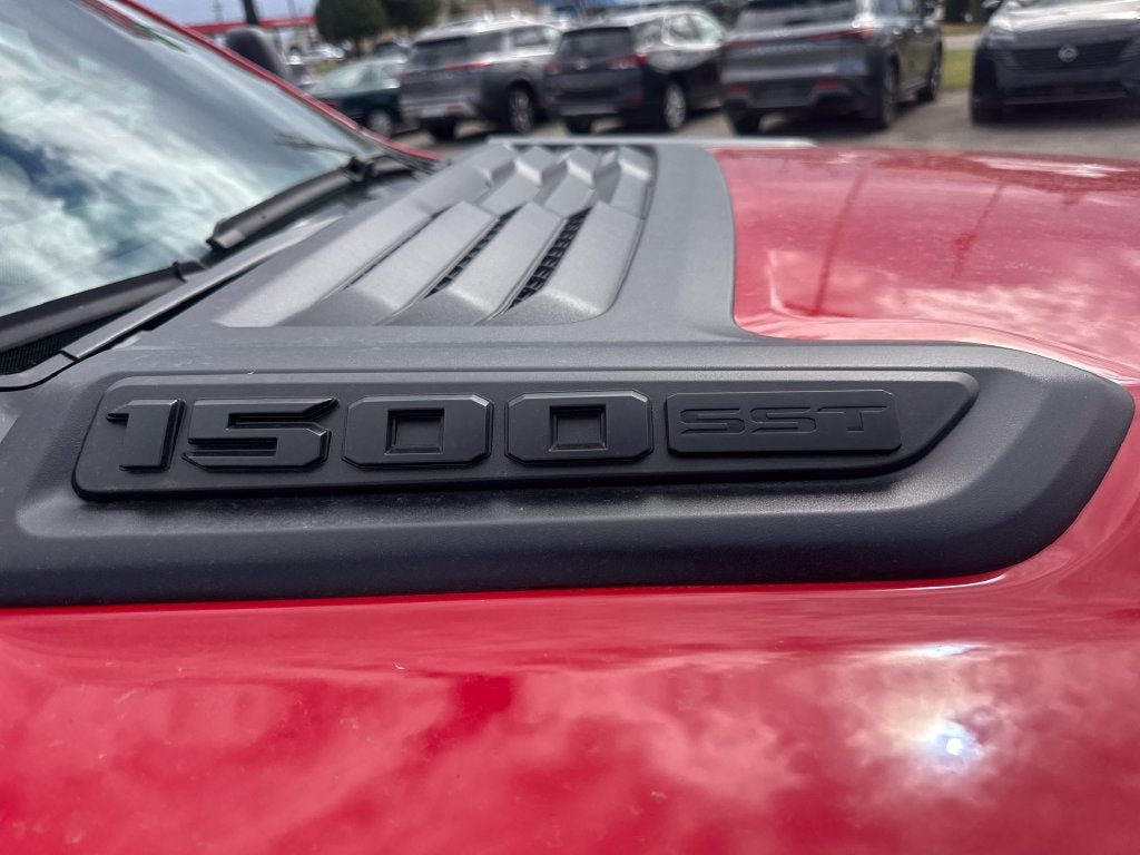 Used 2025 RAM 1500 Laramie w/ Night Edition AWD/4WD image 3