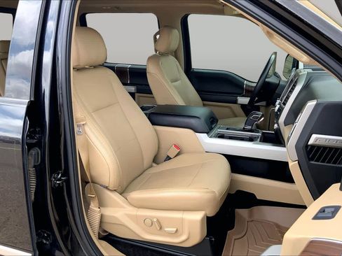 Used 2015 Ford F150 Lariat w/ Equipment Group 502A Luxury AWD/4WD image 9