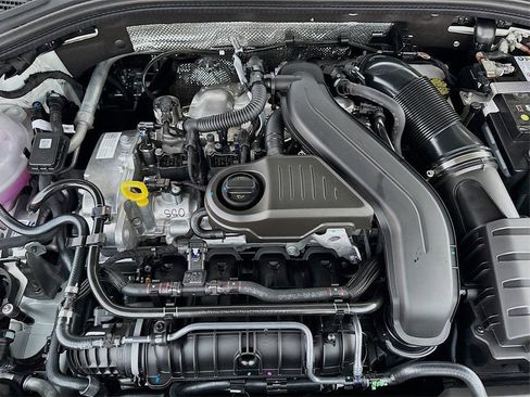 Used 2025 Volkswagen Jetta SE FWD image 32