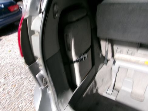 Used 2011 Toyota Sienna LE FWD image 19